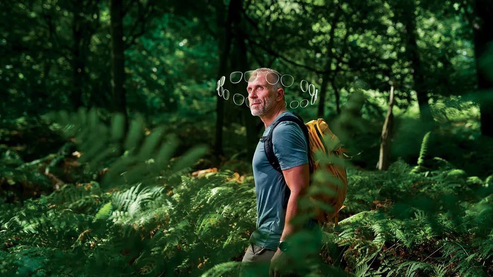 Homme dans la forêt